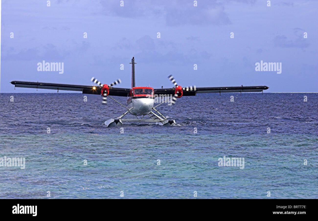de Havilland DHC-6 Twin Otter sea plane, Maldivian air taxi preparing to take off from an island in the Maldives Stock Photo