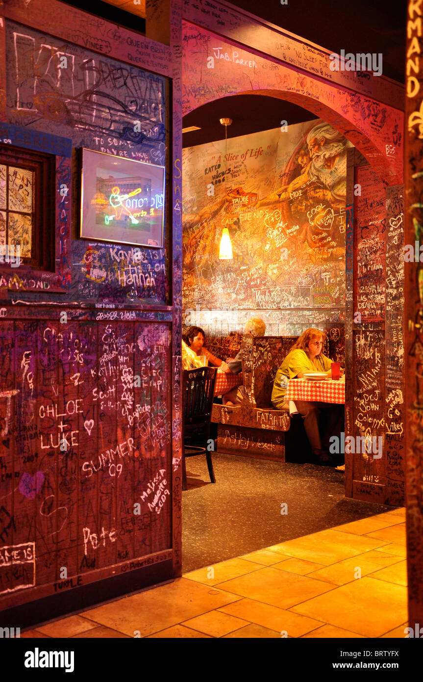 Inside Gino's East Pizzeria, Chicago Stock Photo