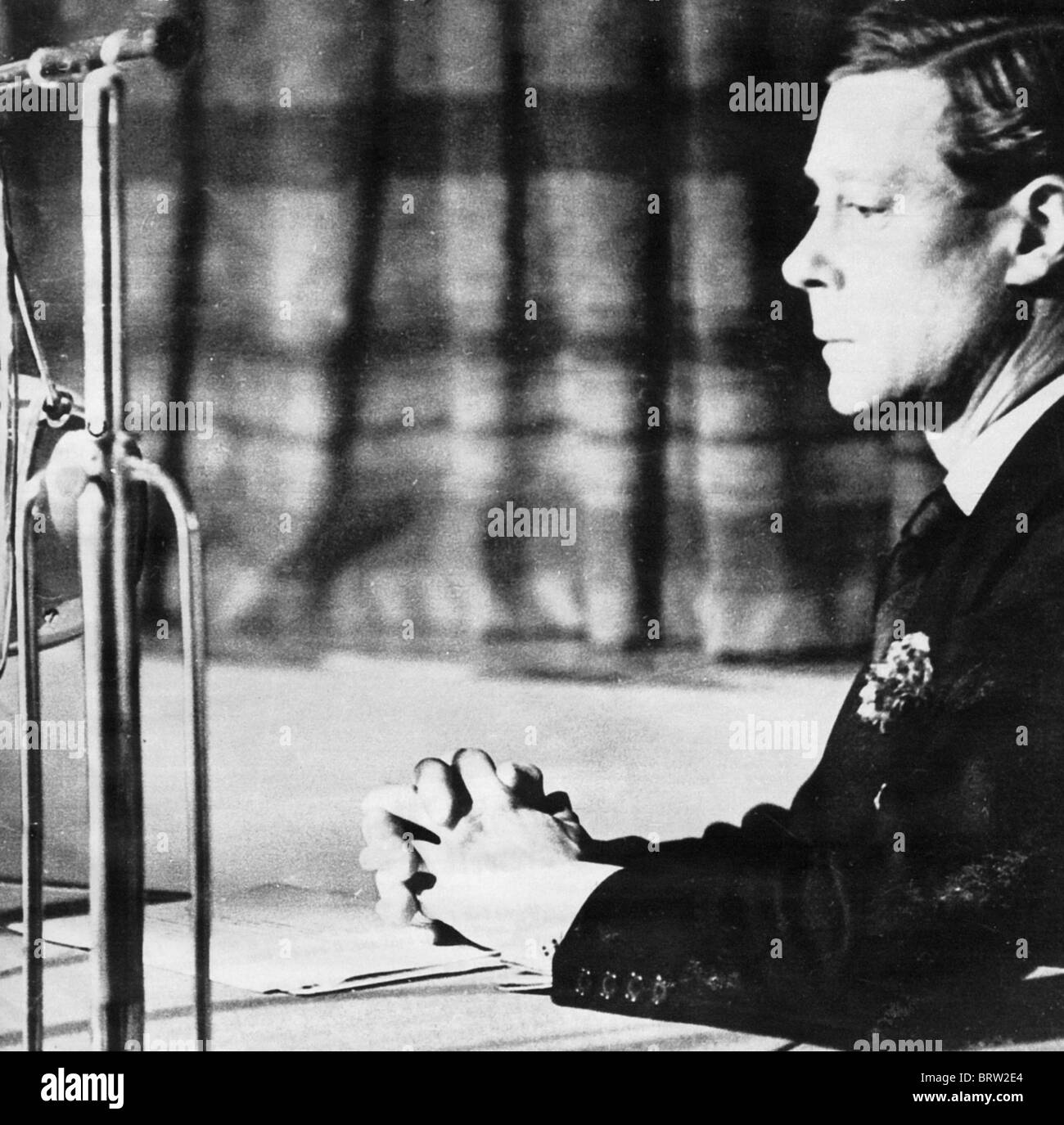 KING EDWARD VIII preparing to broadcast his abdication speech 11 December 1936 Stock Photo