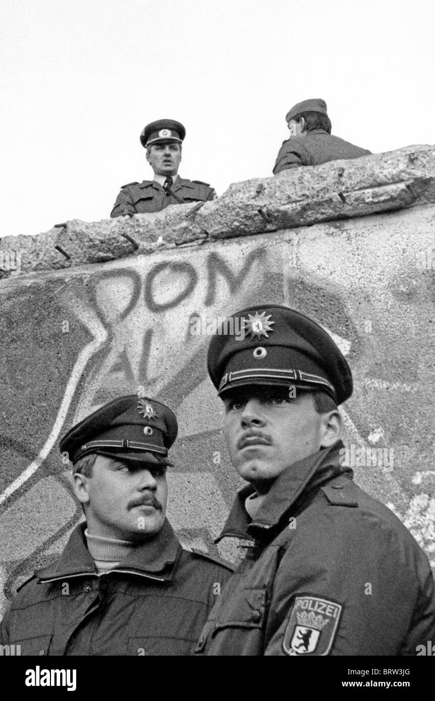Berlin wall 1989 hires stock photography and images Alamy