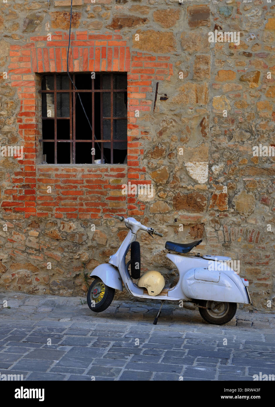 Scooter italy hi-res stock photography and images - Alamy