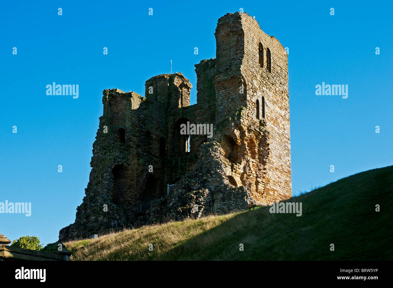 Grassy mound hi-res stock photography and images - Alamy