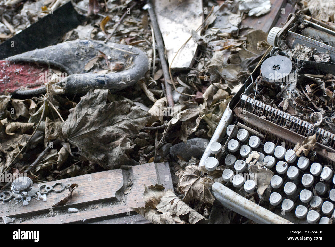 Broken typewriter hires stock photography and images Alamy