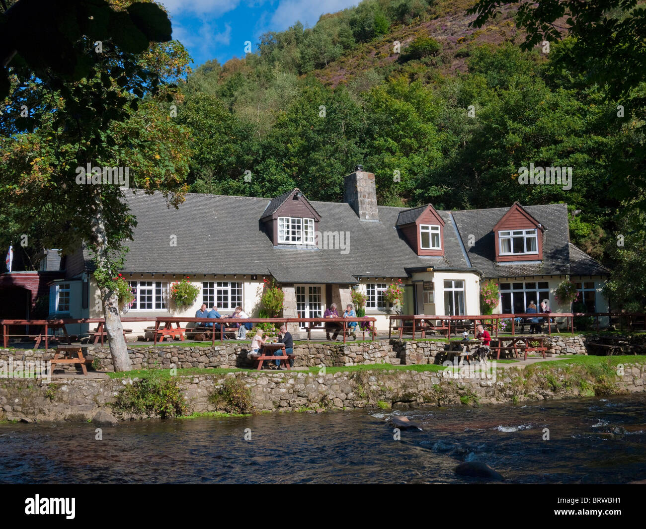 Fingle Bridge Inn by Fingle Bridge and the River Teign in Dartmoor National Park. Drewsteignton
