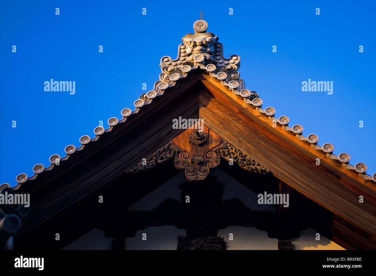 Building near Kinkaku-ji (Temple of the Golden Pavilion), Kyoto, Japan Stock Photo