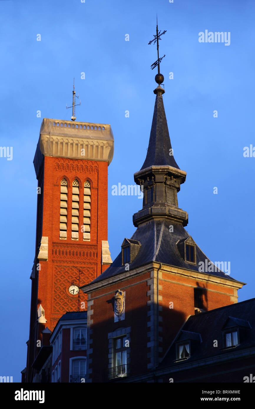 THE PALACE'S TOWER AND THE BELL TOWER OF THE SANTA CRUZ CHURCH, CALLE DE ATOCHA, MADRID, SPAIN Stock Photo