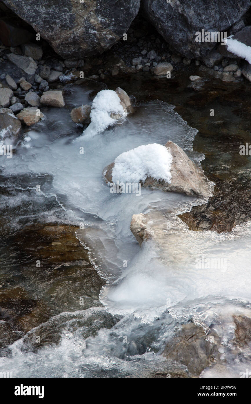Flowing river ice hi-res stock photography and images - Alamy