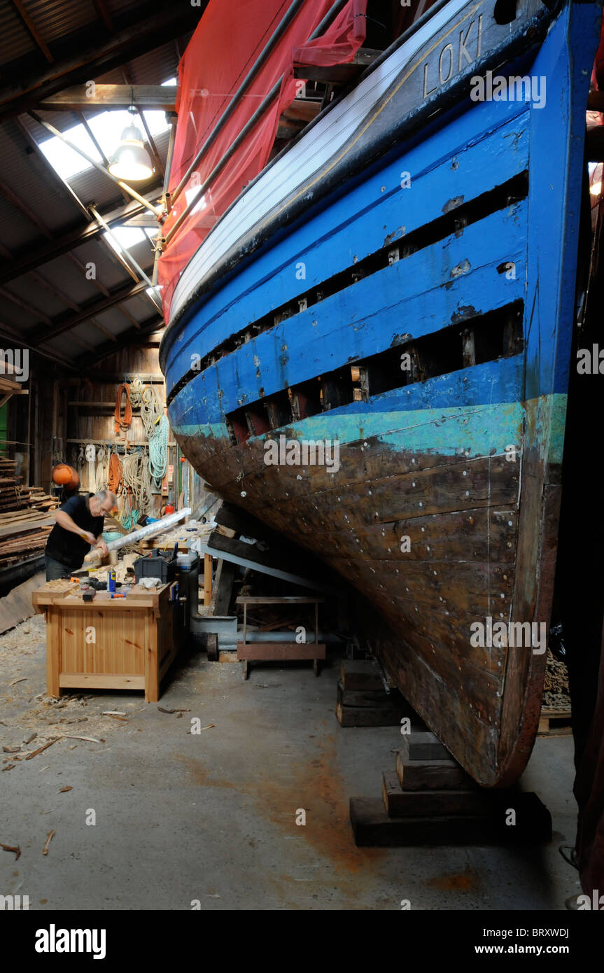 Shetland Boat builder Robbie Tait working in his workshop at the Shetland Museum Stock Photo