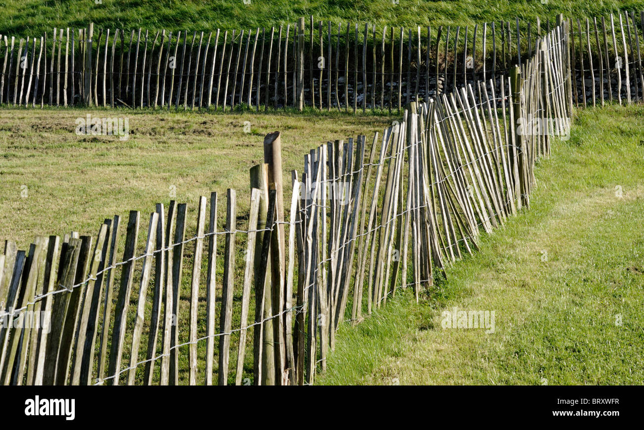 Wooden picket fence hi-res stock photography and images - Alamy