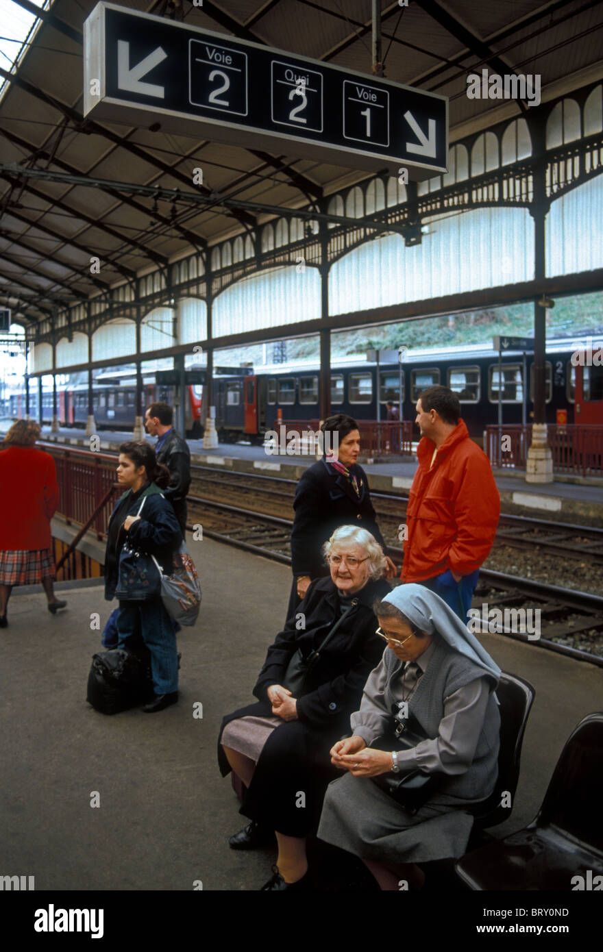 French people, passengers, train platform, train station, train travel