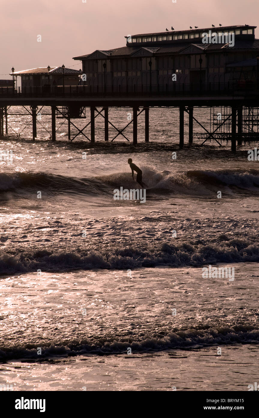 Surfing the south devon coast at paignton hires stock photography and