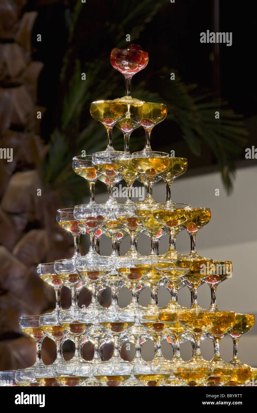 Champagne fountain hi-res stock photography and images - Alamy