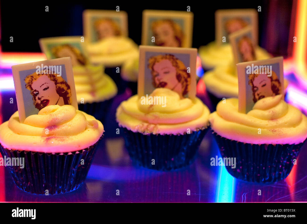 Marilyn Monroe cupcakes by Patrick Cox in Soho shop, London Stock Photo