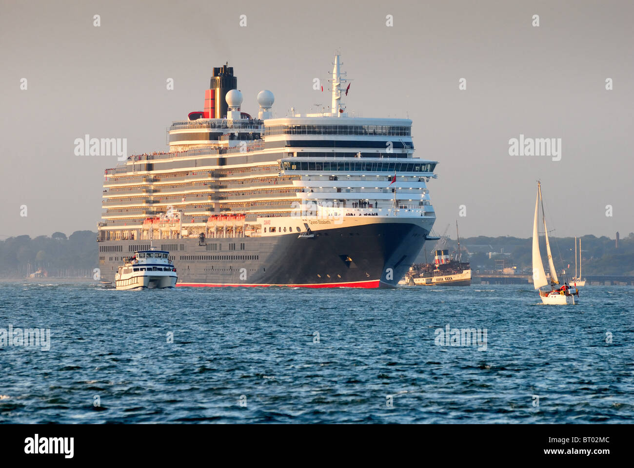Liner 'Queen Elizabeth' sailing on her maiden voyage from Southampton water Stock Photo Alamy