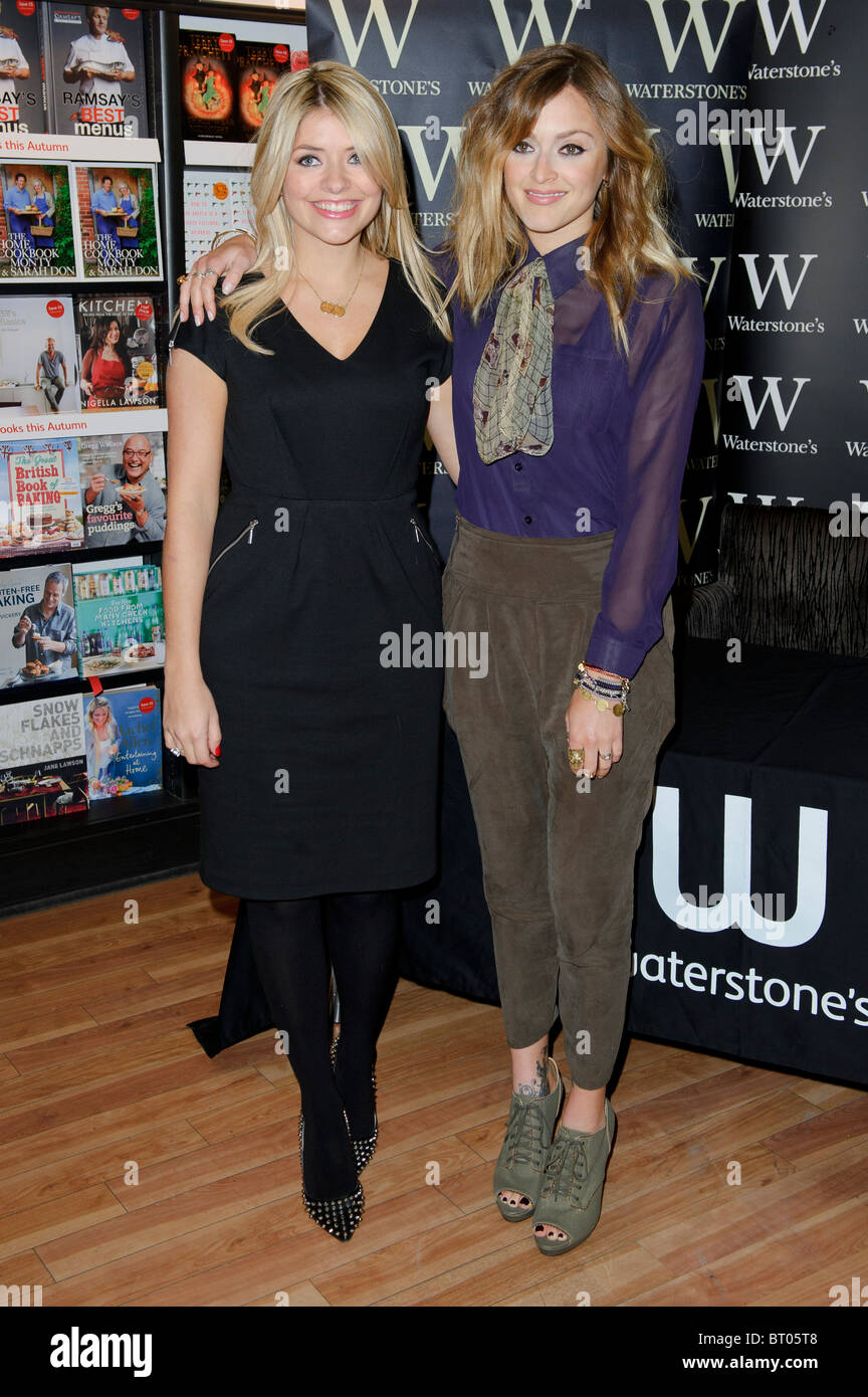 Holly Willoughby and Fearne Cotton sign copies of their new book The Best Friends Guide to Life, Waterstones, Bluewater, Kent, Stock Photo