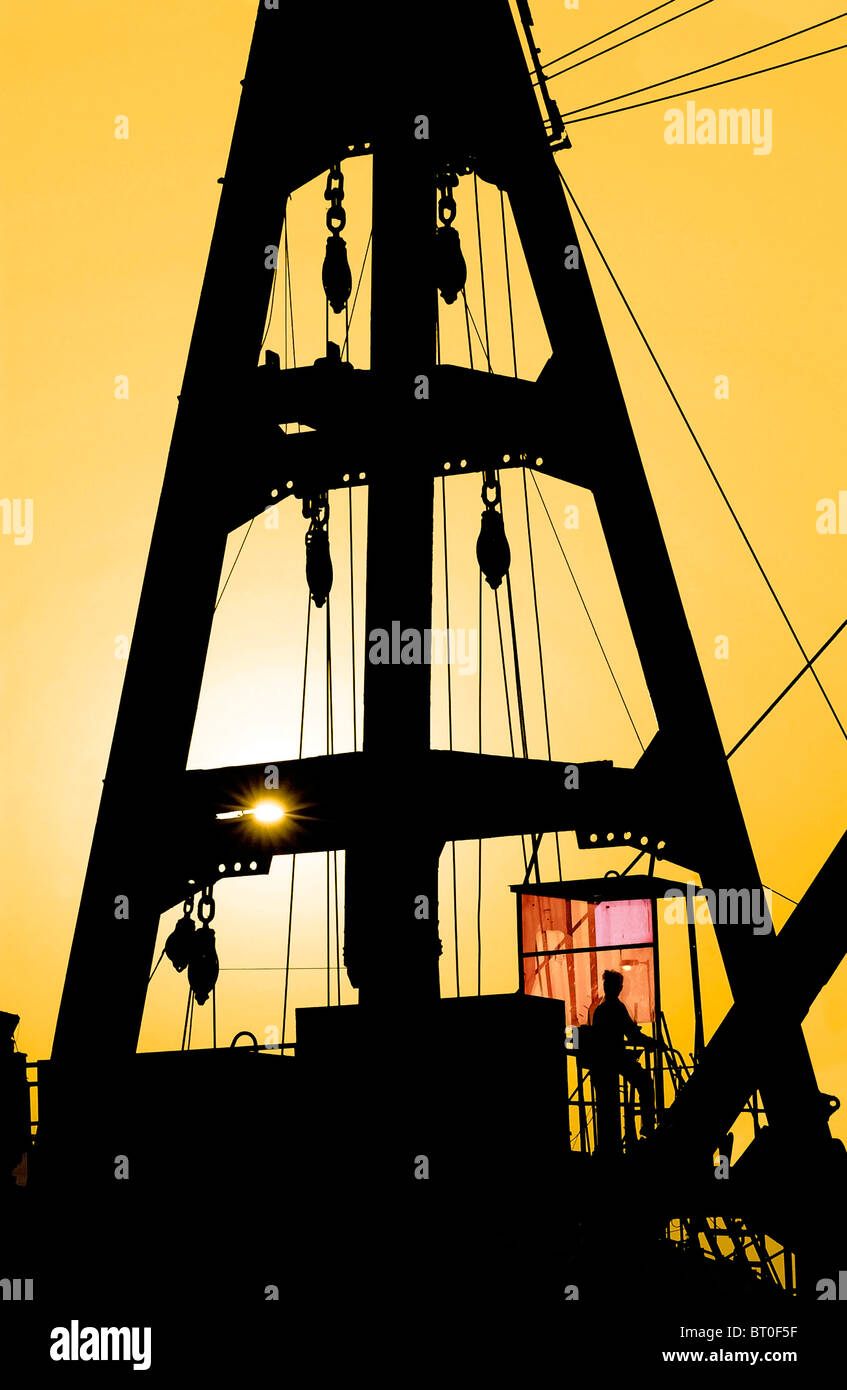 Dock crane operator hi-res stock photography and images - Alamy