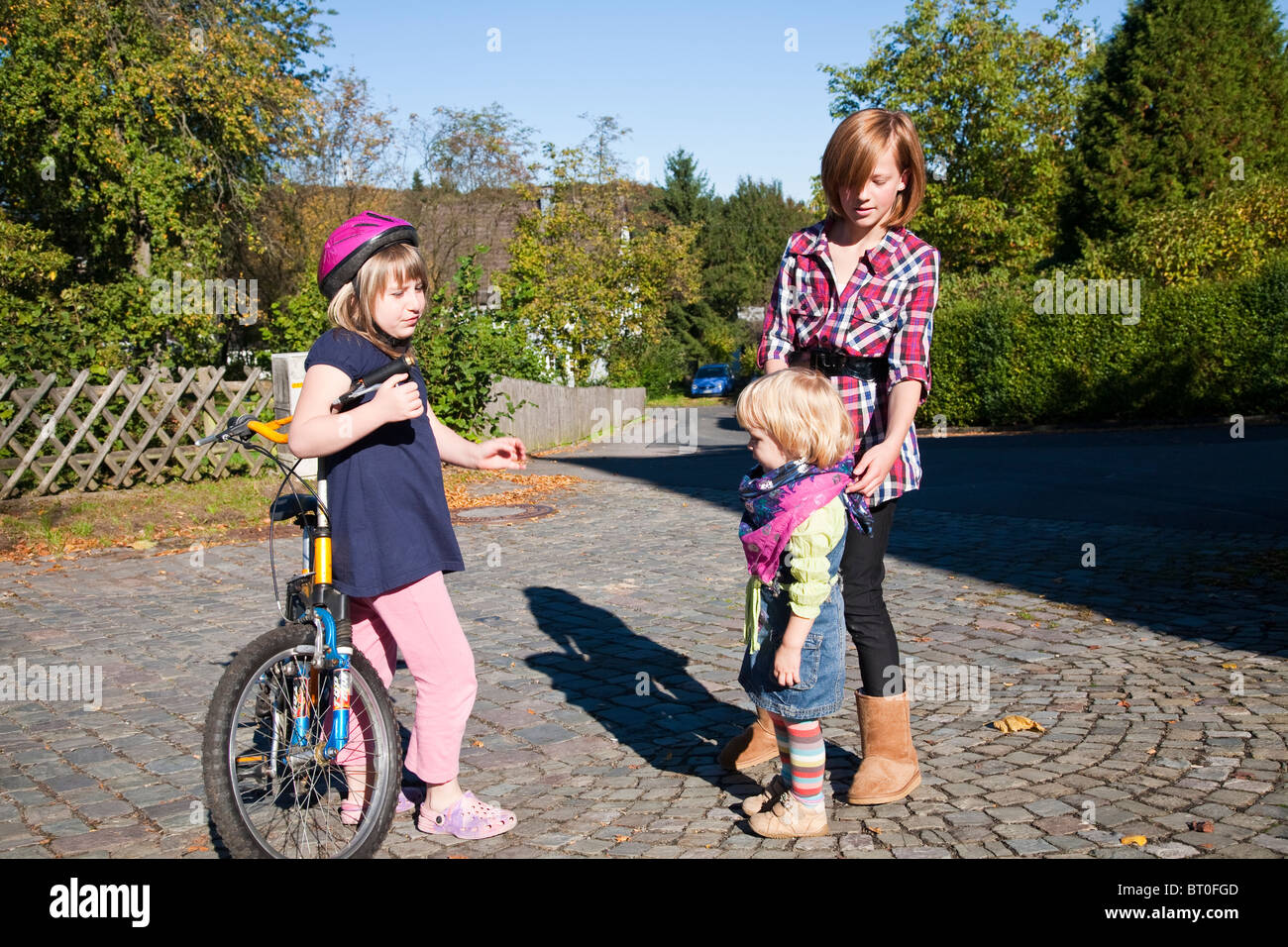 Children play cycle hi res stock photography and images Alamy