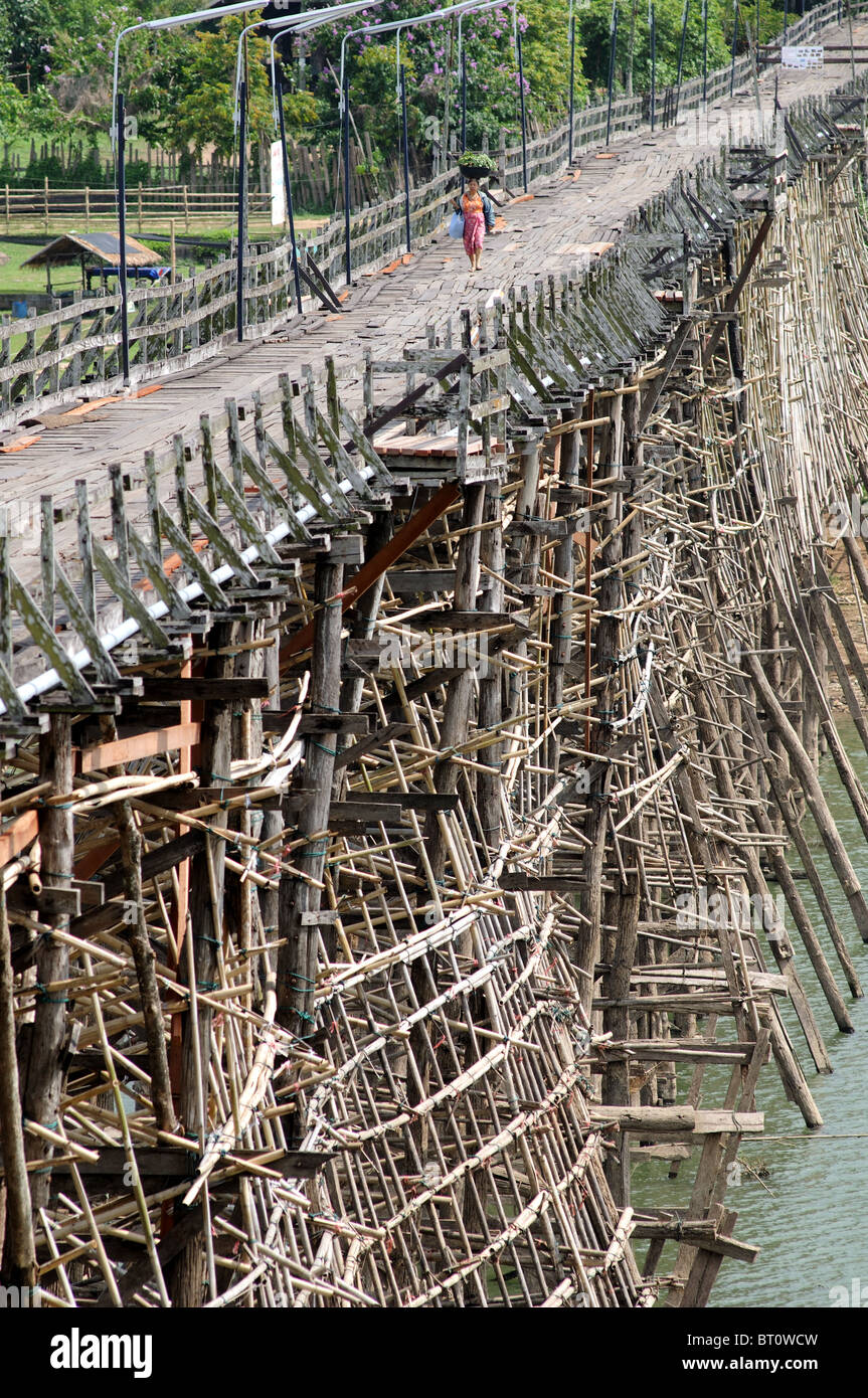 wooden bridge over kheuan khao laem reservoir, sangkhlaburi, thailand Stock Photo