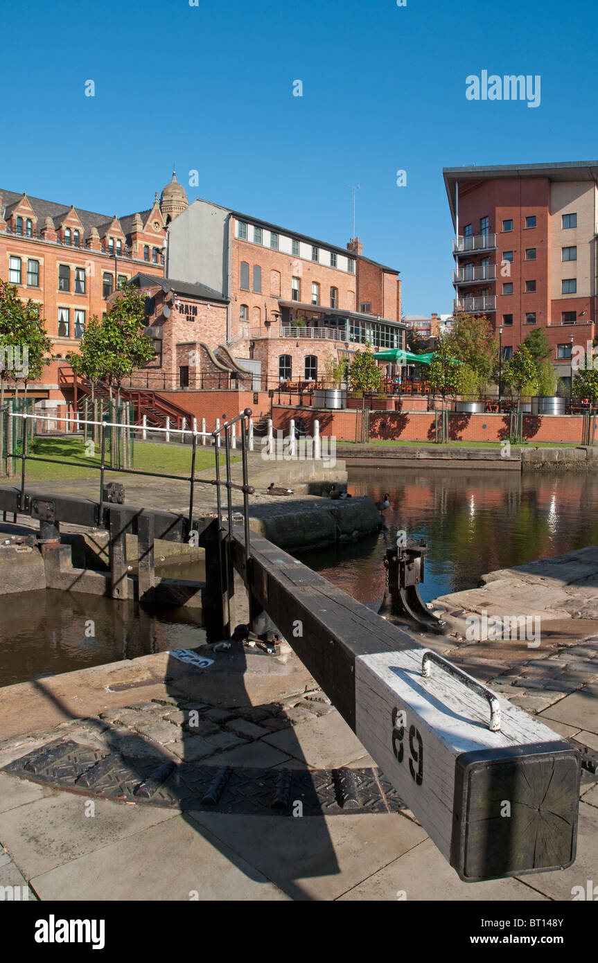 Lock 89 the Rochdale canal in the centre of Manchester.Dry Bar and