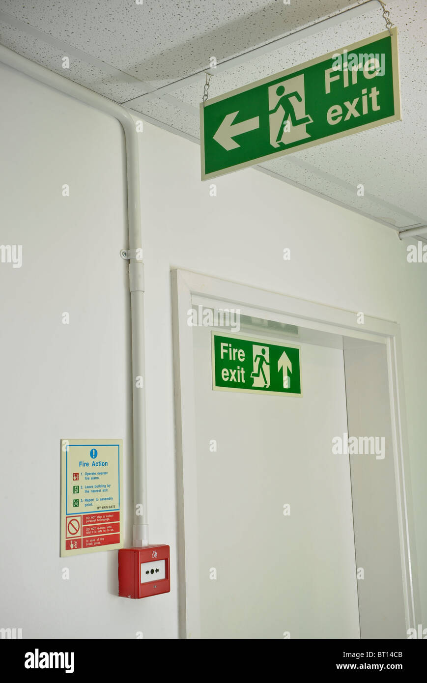 Exit signs hires stock photography and images Alamy