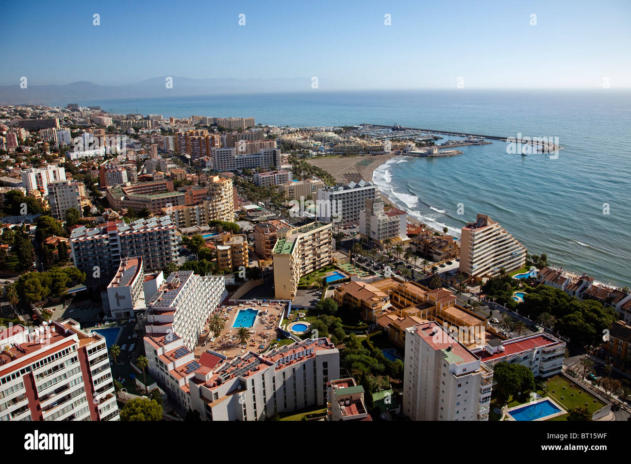 Vista aerea de Benalmádena Málaga Costa del Sol Andalucía España Aerial view of Benalmadena Costa del Sol Malaga Andalusia Spain Stock Photo