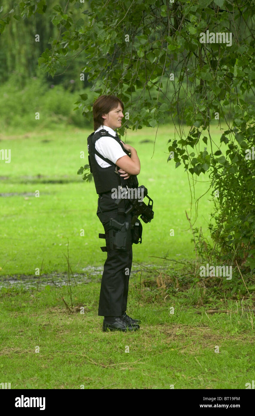 Woman police officer england hi-res stock photography and images - Alamy