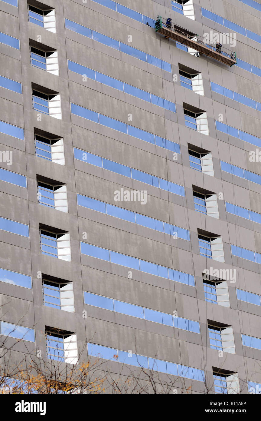 Window washers working in Fort Wayne Indiana Stock Photo Alamy