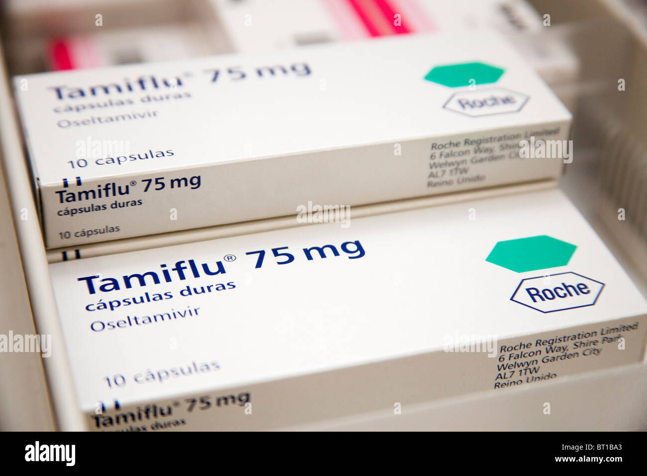 Medicamento Tamiflu en una farmacia Tamiflu medicine in a pharmacy Stock Photo