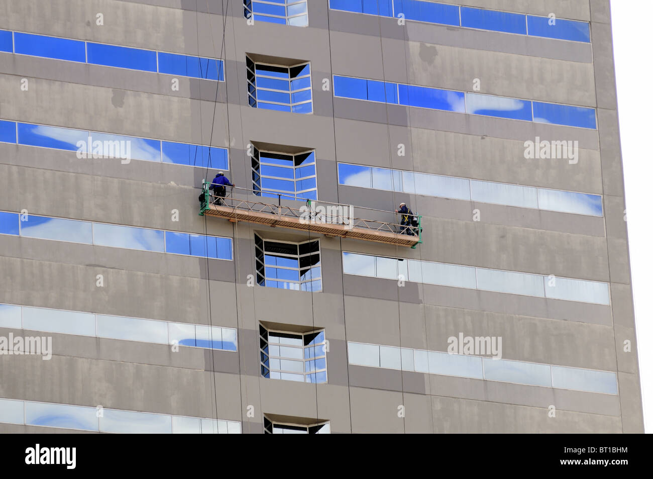 Window washers working in Fort Wayne Indiana Stock Photo Alamy