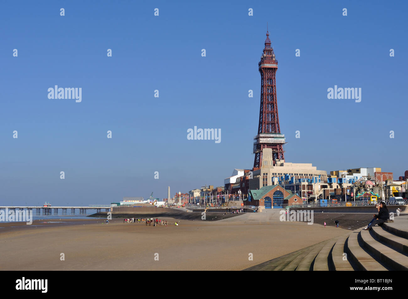 Blackpool tower & beach Stock Photo - Alamy