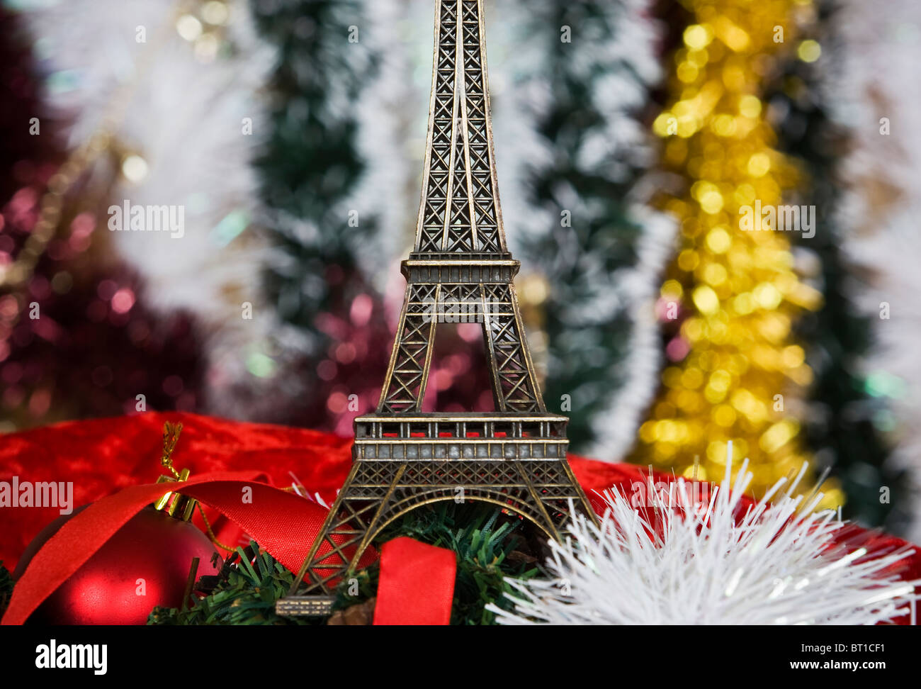 Paris & Christmas decorations Stock Photo Alamy