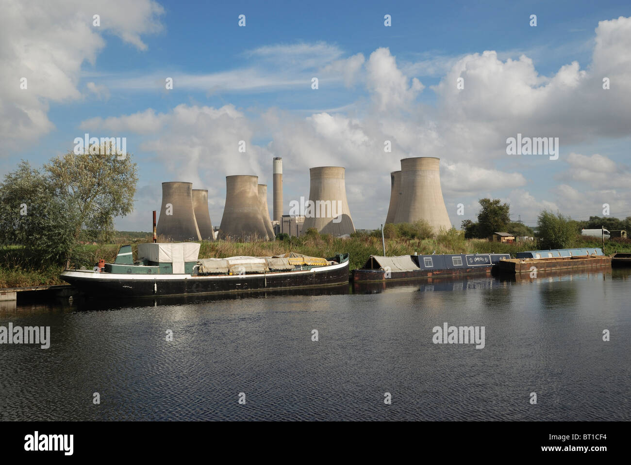 Narrrowboats on the River Soar with the Ratcliffe-on-Soar Power Station in the background. Nottinghamshire, England. Stock Photo