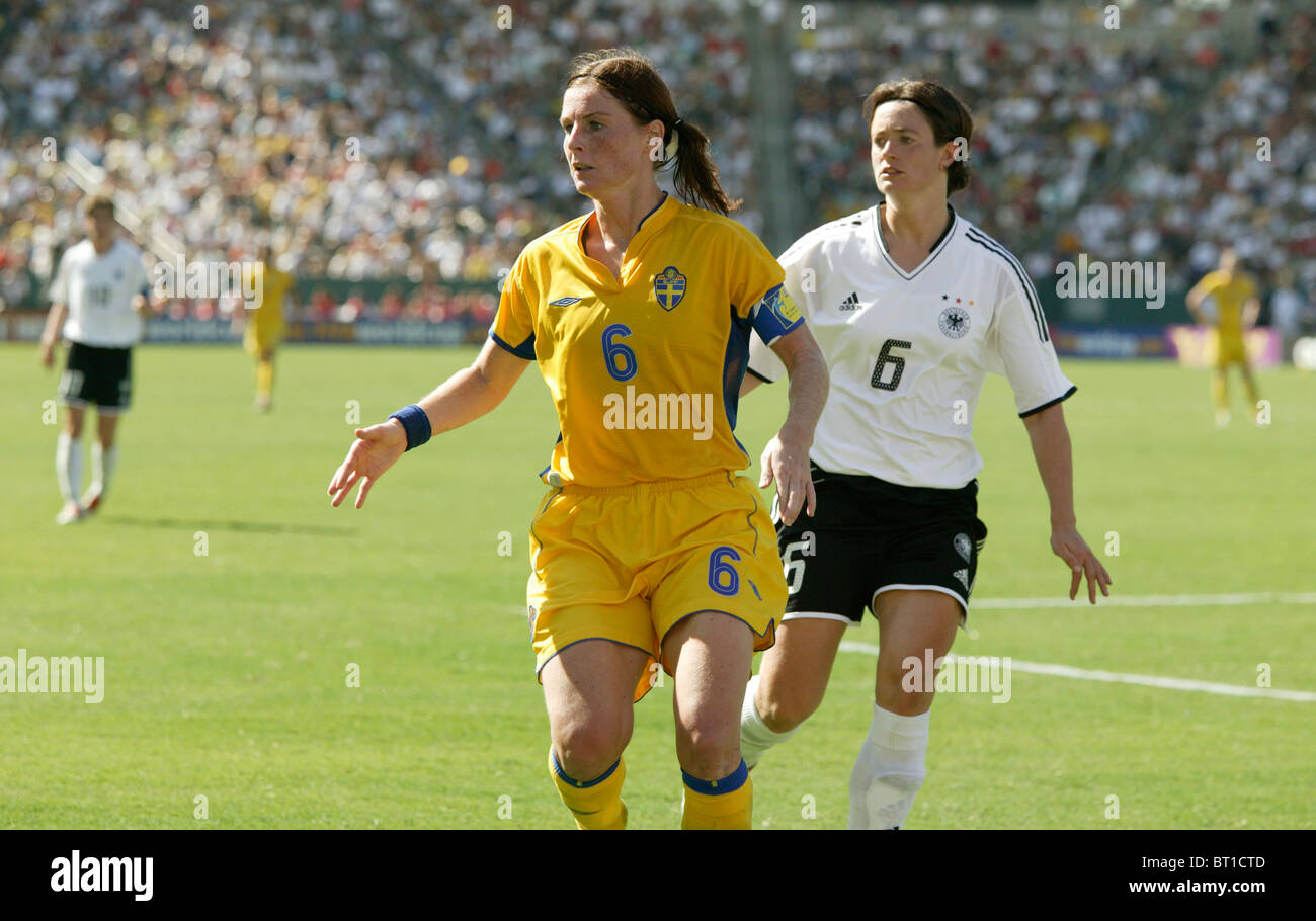 Malin Mostrom of Sweden (l) and Renate Lingor of Germany (r) in action during the 2003 Women's World Cup soccer final. Stock Photo
