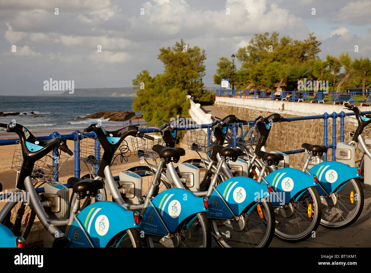 Alquiler De Bicicletas En Las Playas Del Sardinero Santander Stock