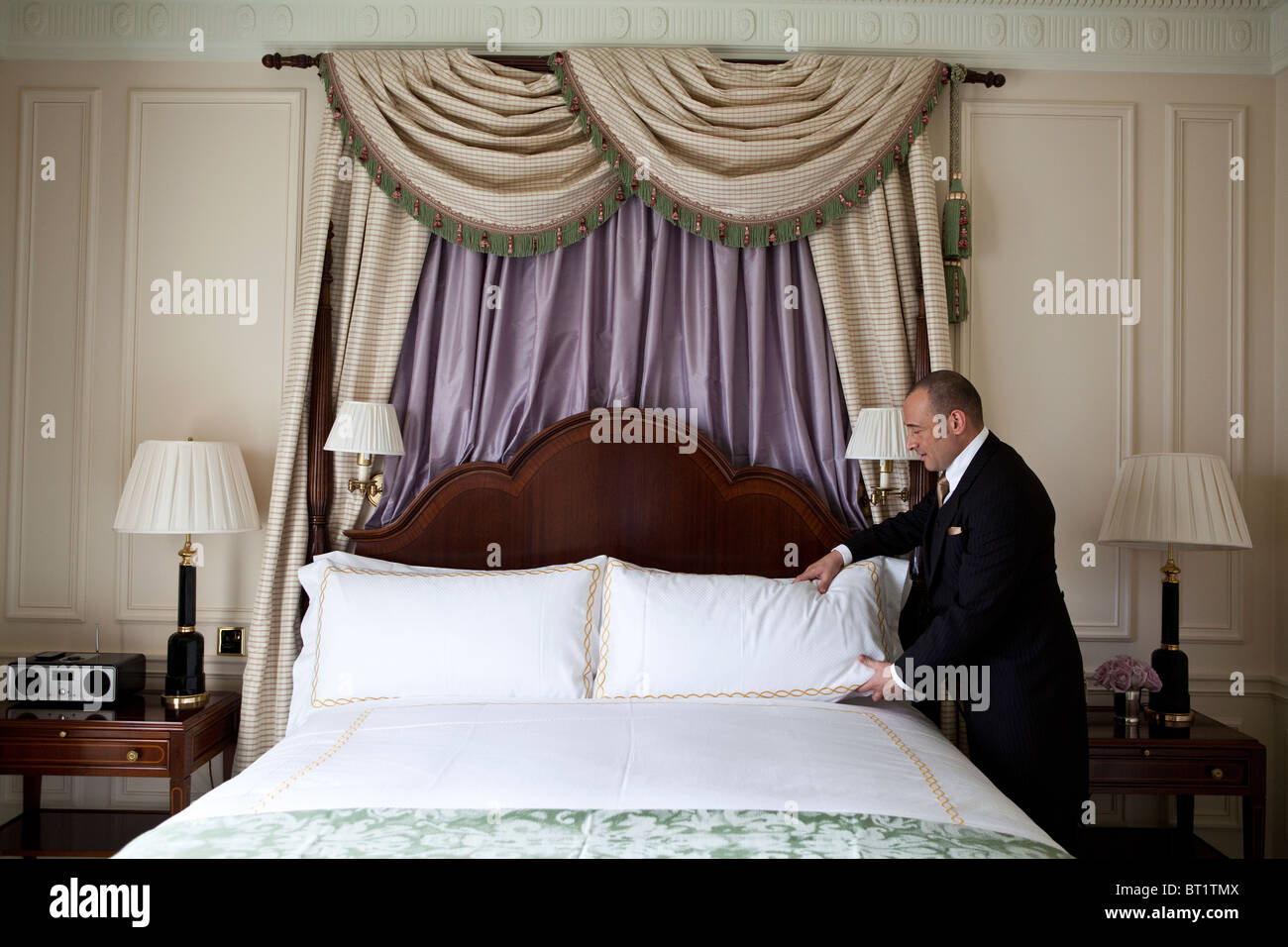 Savoy Hotel in London. Reopened in October 2010 after a complete refurbishment. Photos show a Butler in a River Suite bedroom Stock Photo