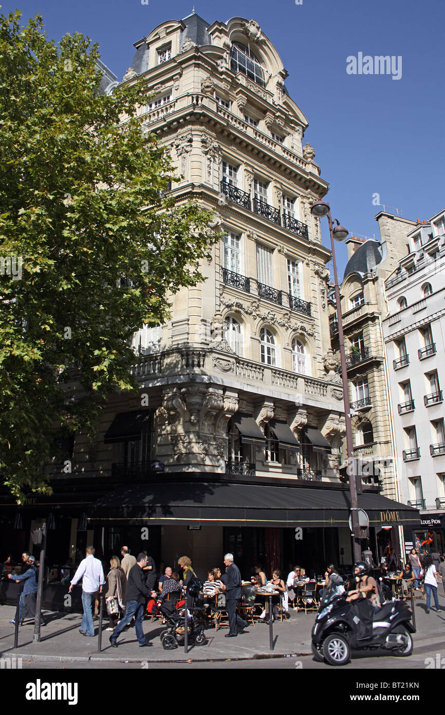 Paris, café restaurant le Dôme de Villiers. Stock Photo