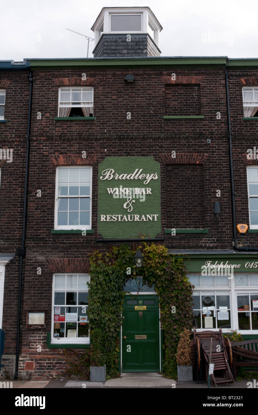 Bradley's Wine Bar and Restaurant on the South Quay in King's Lynn, Norfolk, England Stock Photo