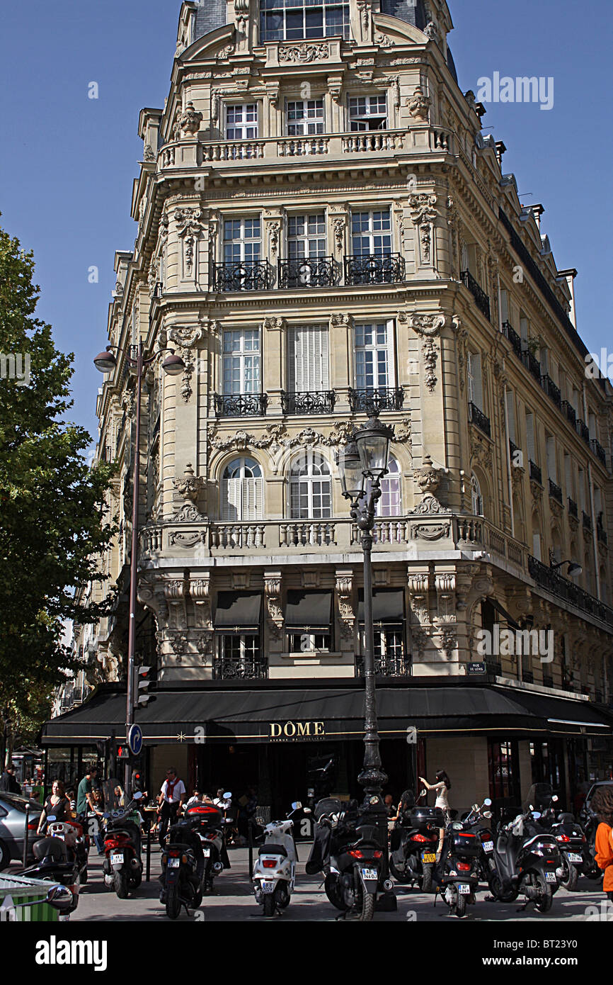 Paris, café restaurant le Dôme de Villiers. Stock Photo