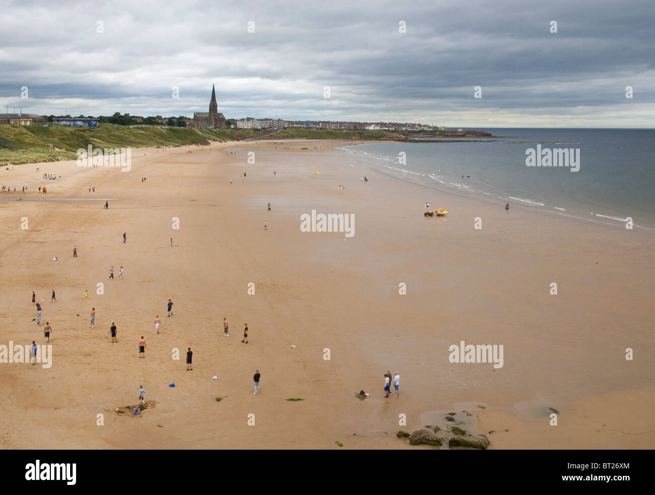 tynemouth beach at low tide Stock Photo Alamy