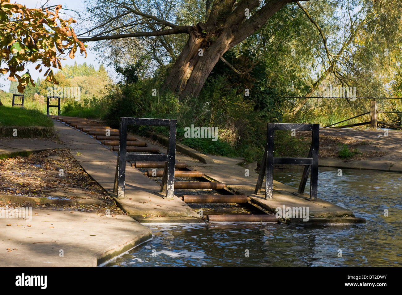 A set of rollers in Mesopotamia to allow Oxford Punters to bring their punts up to the river level on the River Cherwell Stock Photo