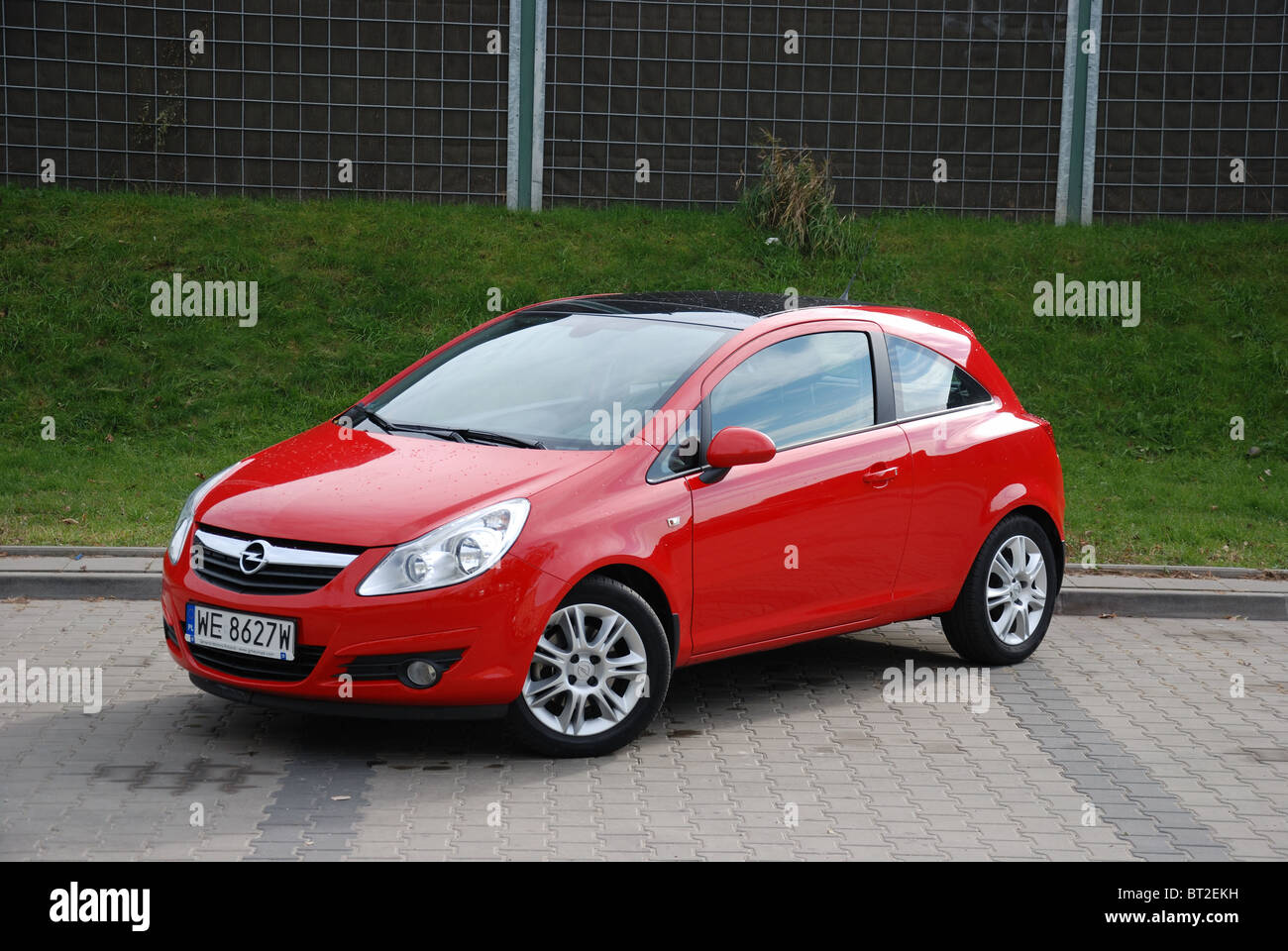 Opel Corsa 1.3 CDTI - MY 2006 - red metallic - three doors (3D) - German  popular small city car, segment B - city parking Stock Photo - Alamy