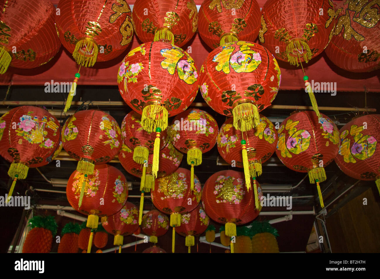 Chinese lanterns hanging in Singapore Chinatown Stock Photo - Alamy