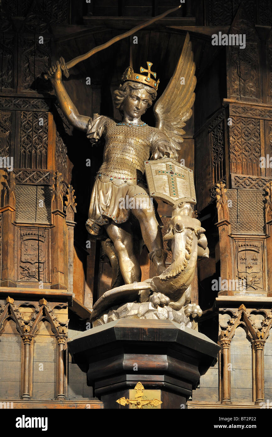 Saint michael statue hi-res stock photography and images - Alamy