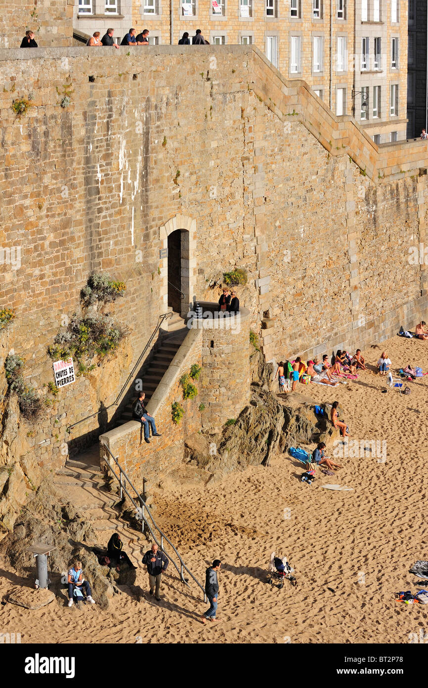 Beach france holiday sunbathing hi-res stock photography and images pic