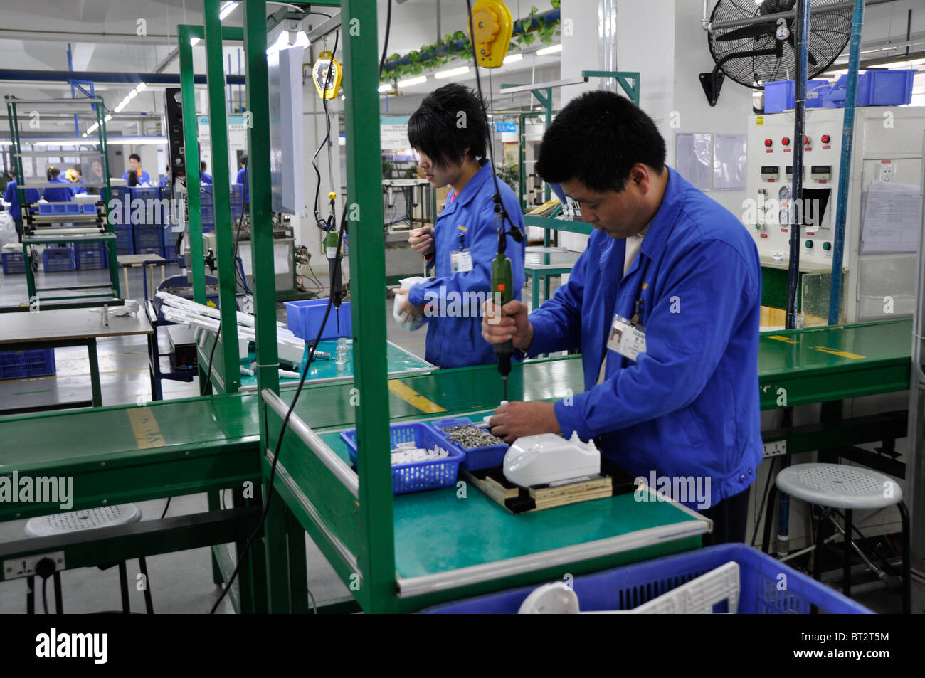 Chinese factory workers hires stock photography and images Alamy