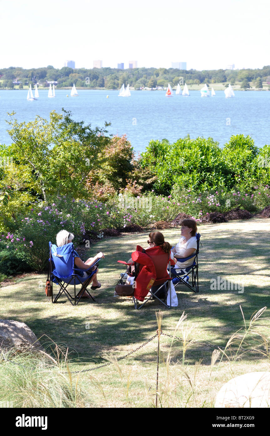 Ladies picnic in Dallas Arboretum, Texas, USA Stock Photo Alamy