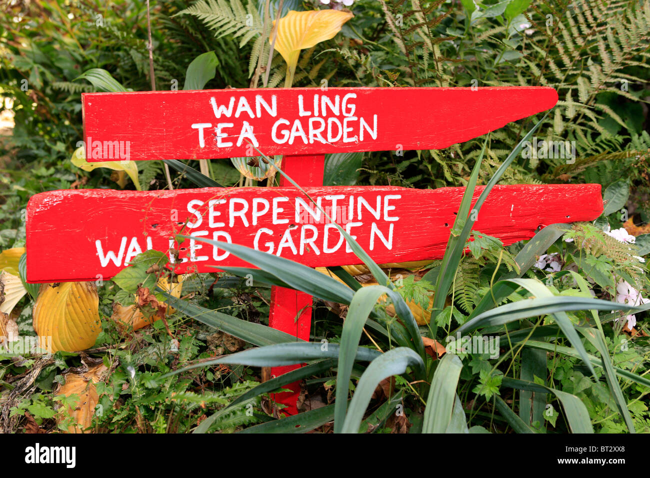 Signpost in a maze hires stock photography and images Alamy