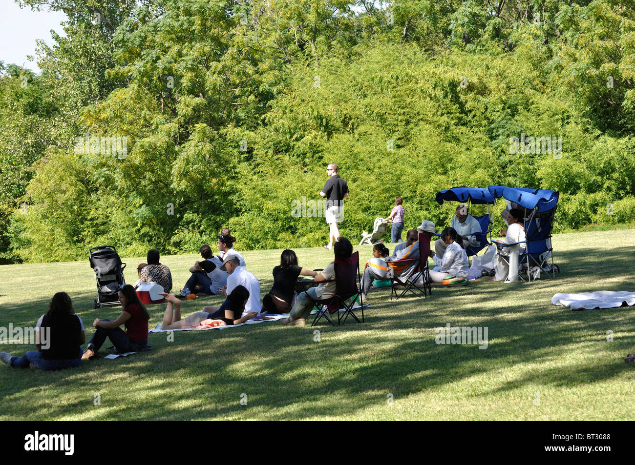 People on a picnic, Dallas Arboretum, Texas, USA Stock Photo Alamy