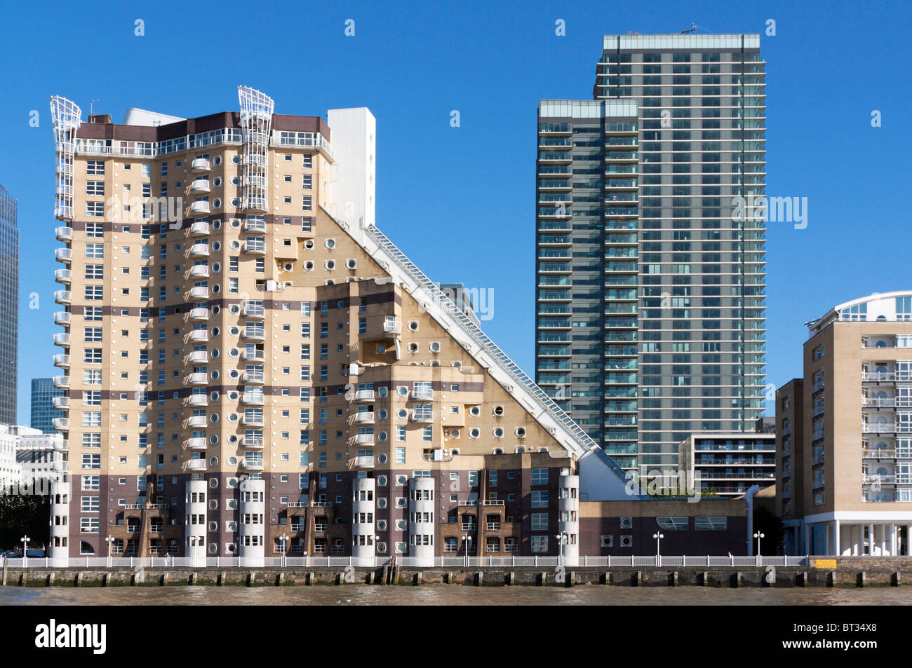 The Cascades (left) & The Landmark E14 (right) - Apartments - Docklands - London Stock Photo