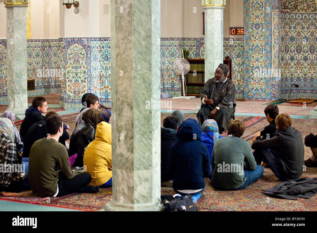 College class on a fieldtrip, listening to an Imam at the Washington Islamic Center Mosque, Washington DC Stock Photo